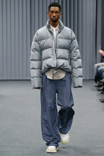 Look 17